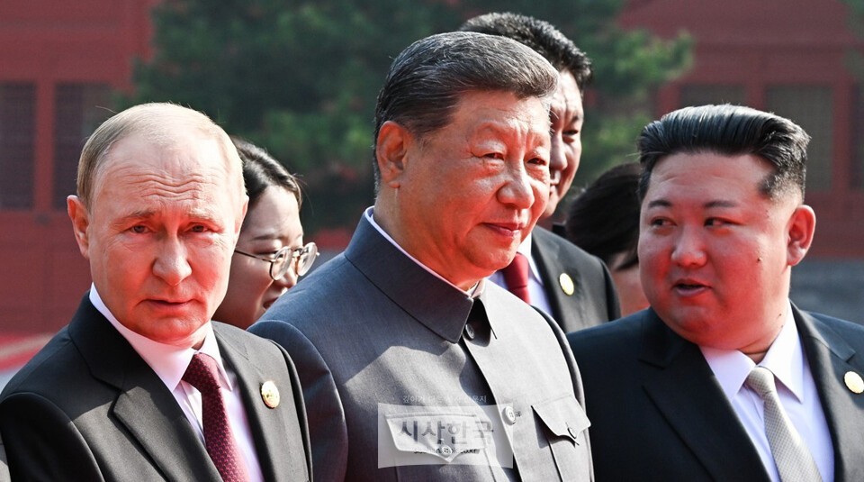 북·중·러 정상, 전승절 80주년서 '밀착 행보'…세계에 결속 과시 < 국제 < 정치 < 기사본문 - 시사한국